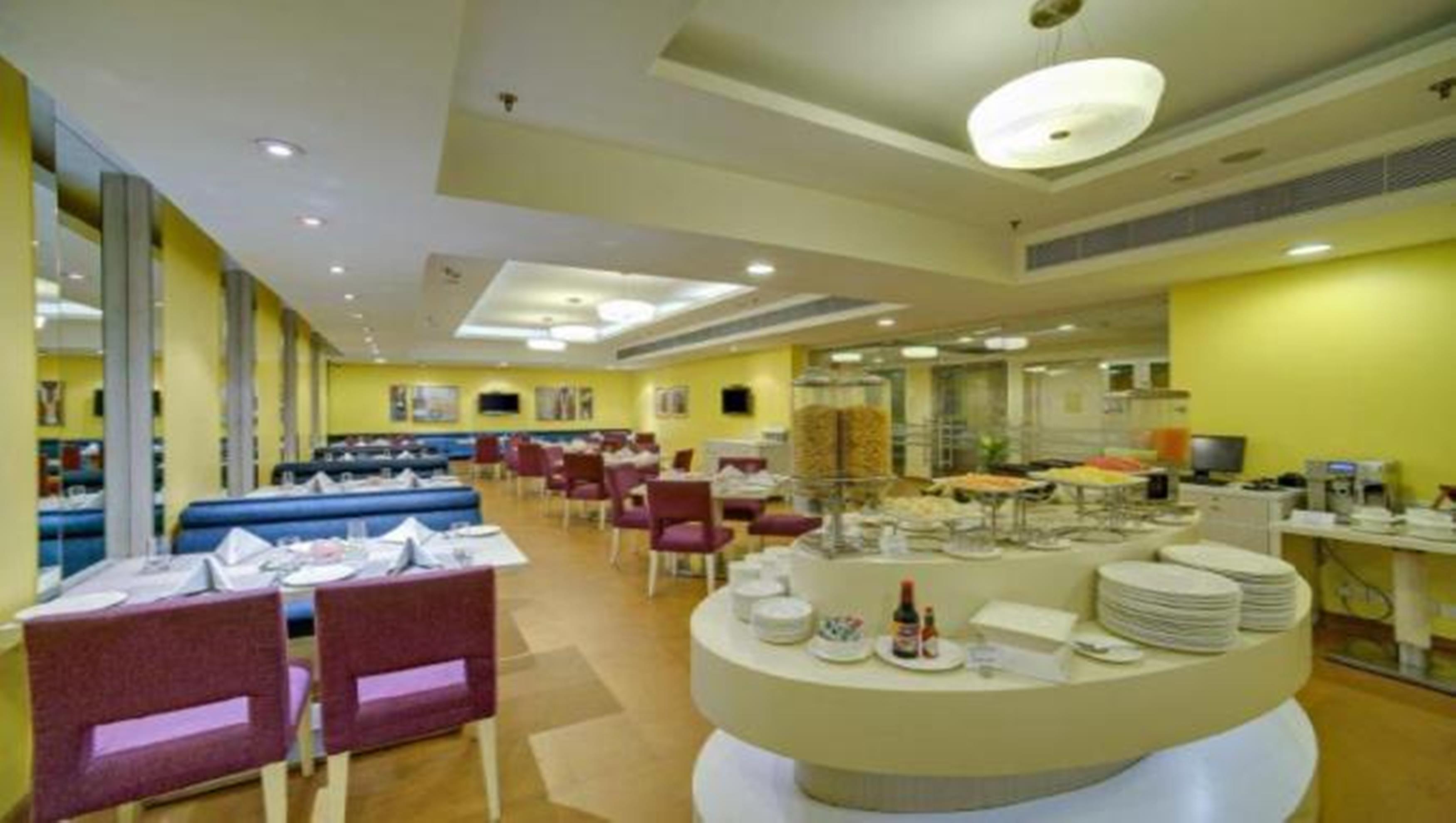 Sarovar Portico Naraina, Hotel New Delhi Bagian luar foto