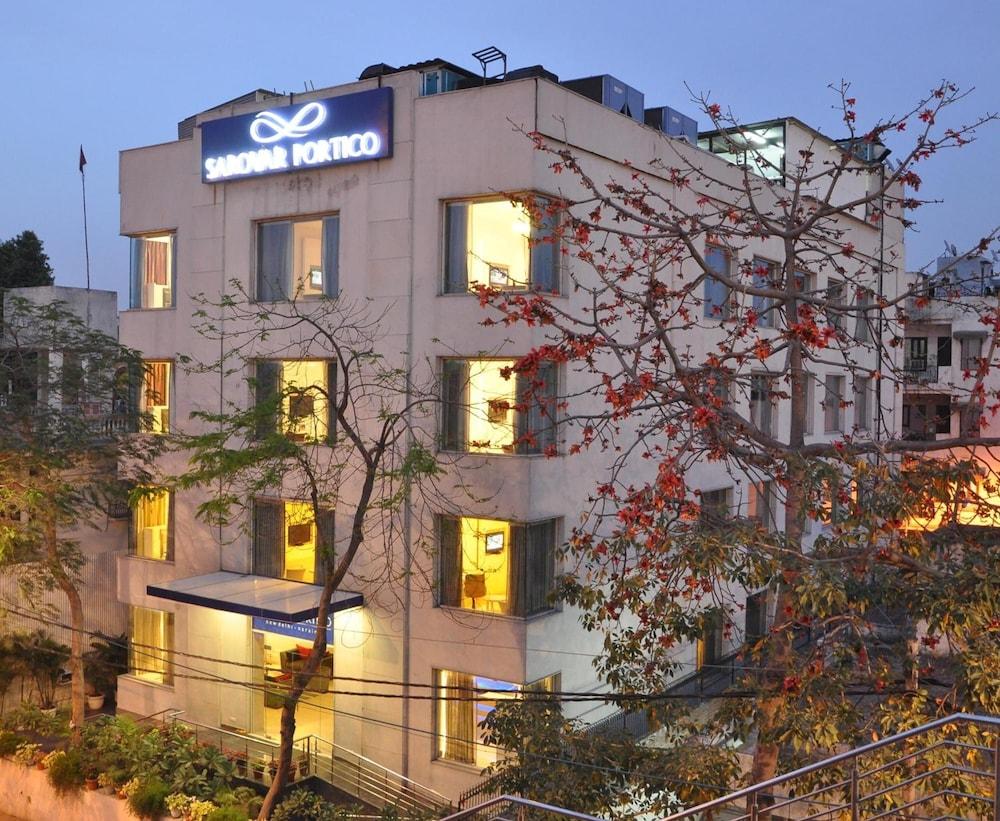 Sarovar Portico Naraina, Hotel New Delhi Bagian luar foto