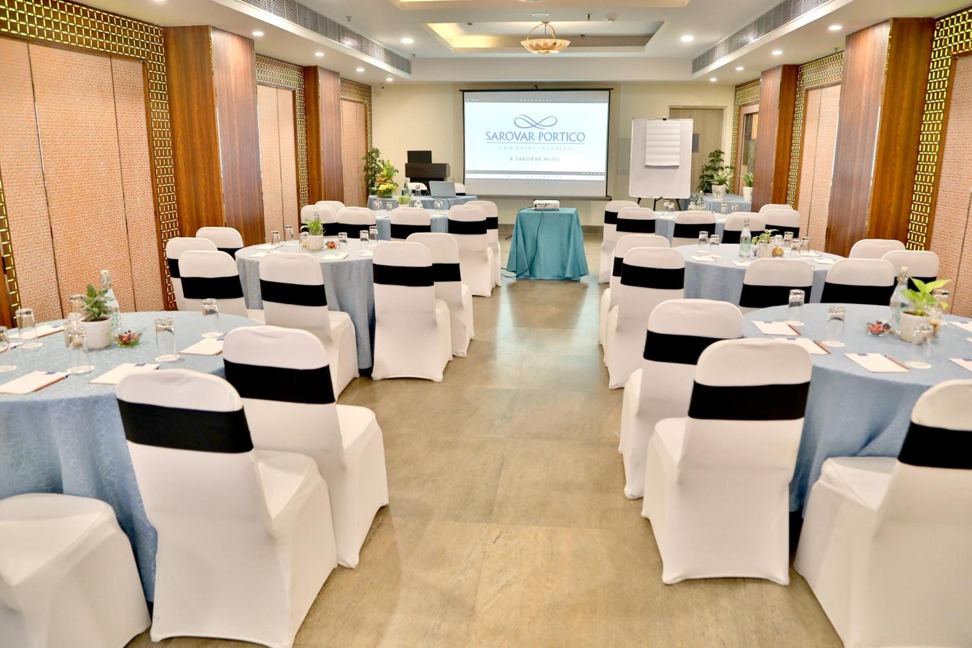 Sarovar Portico Naraina, Hotel New Delhi Bagian luar foto