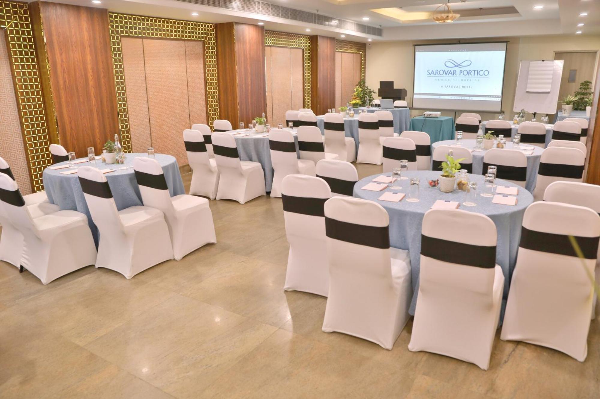 Sarovar Portico Naraina, Hotel New Delhi Bagian luar foto