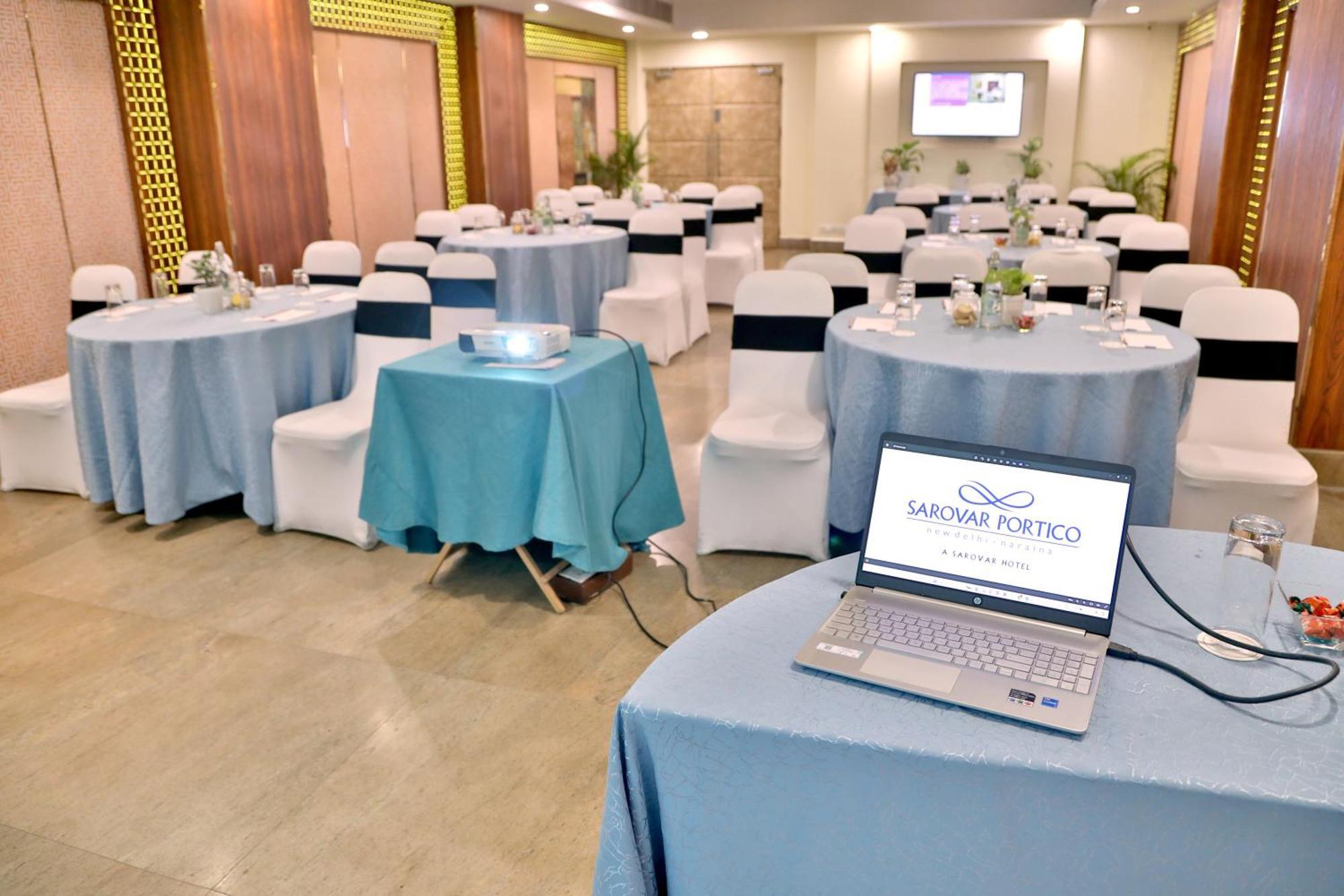 Sarovar Portico Naraina, Hotel New Delhi Bagian luar foto
