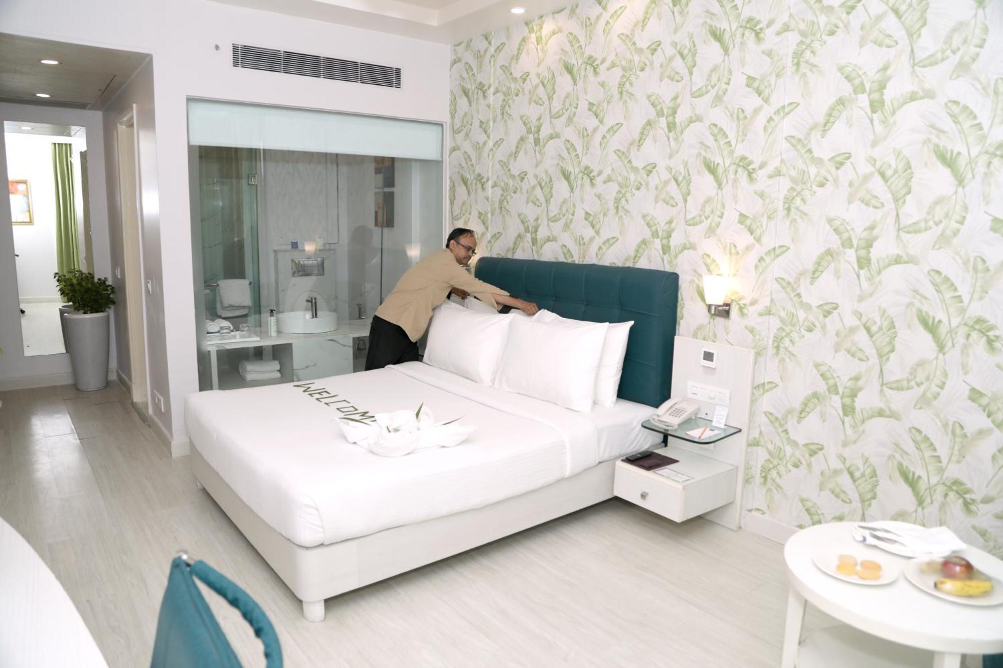 Sarovar Portico Naraina, Hotel New Delhi Bagian luar foto