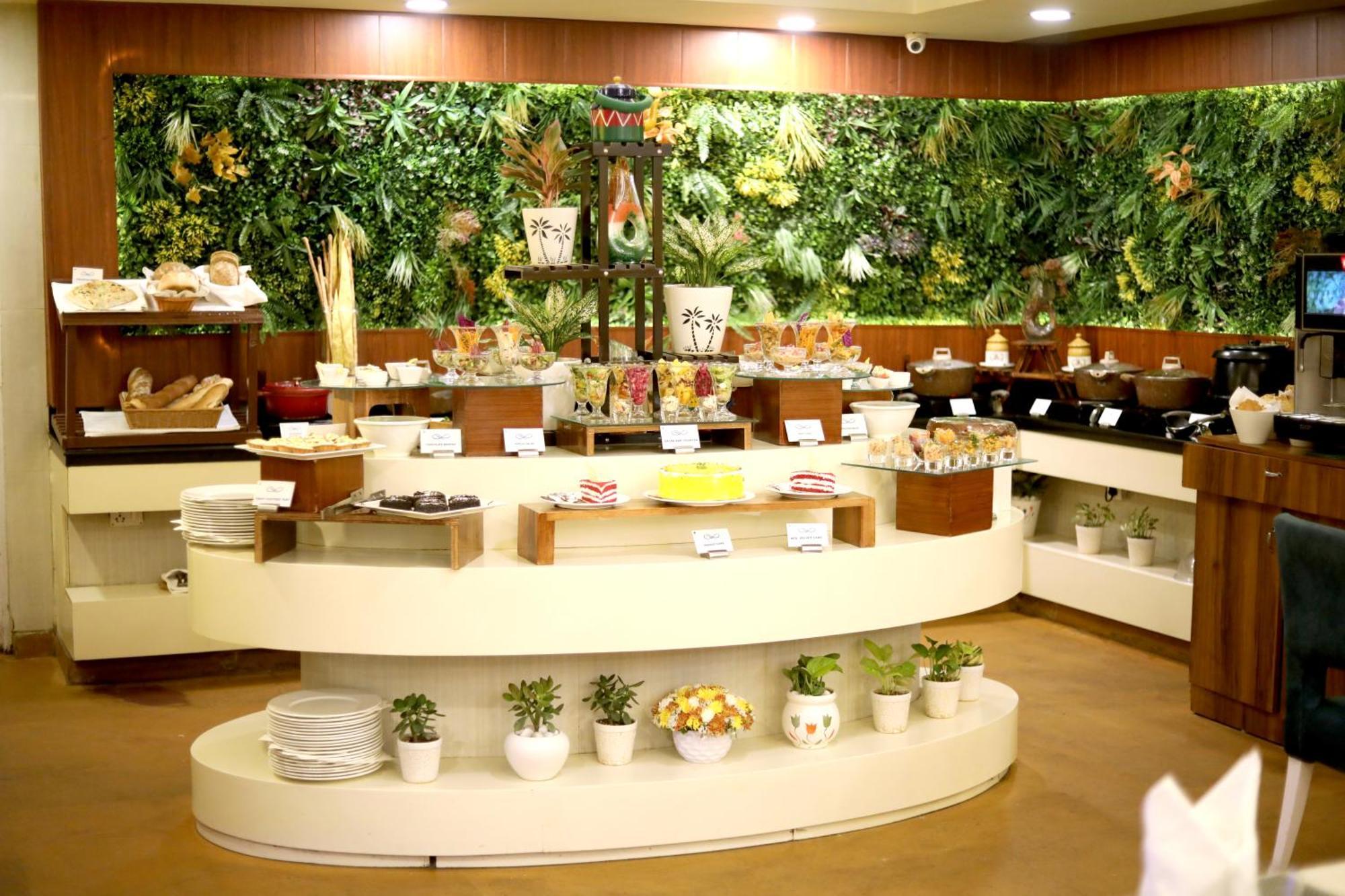 Sarovar Portico Naraina, Hotel New Delhi Bagian luar foto