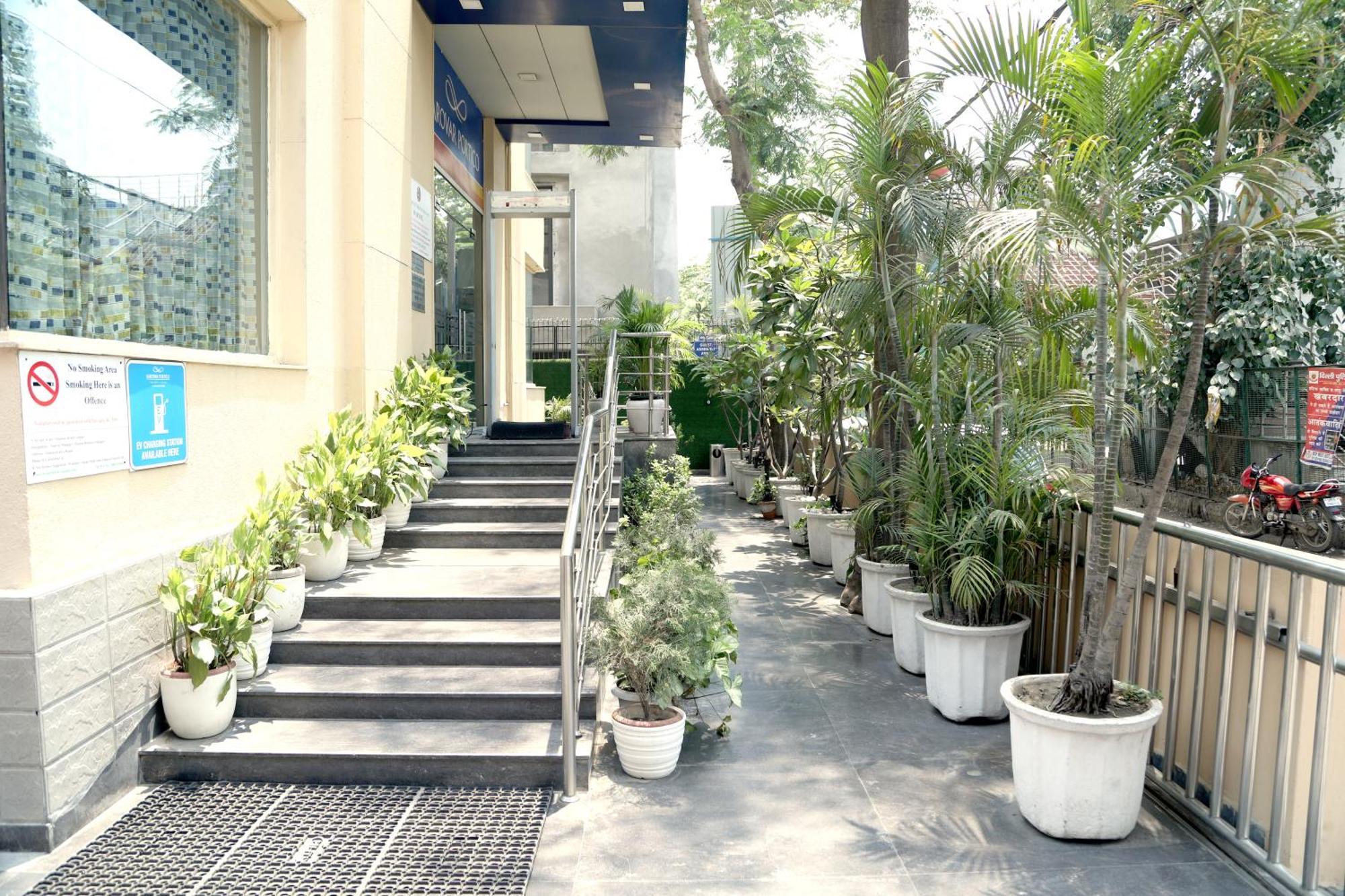Sarovar Portico Naraina, Hotel New Delhi Bagian luar foto