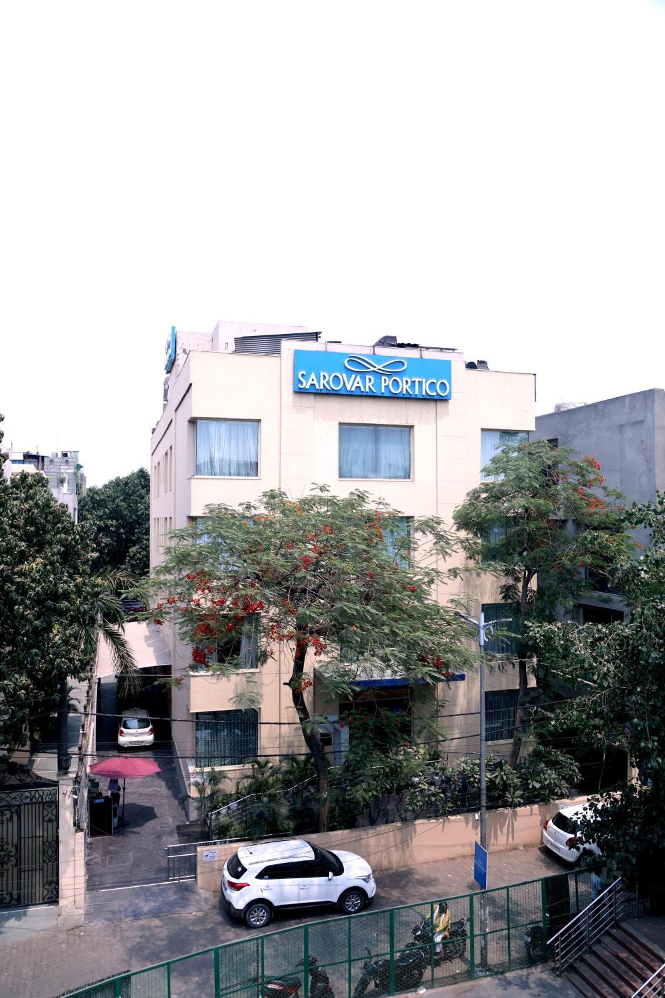 Sarovar Portico Naraina, Hotel New Delhi Bagian luar foto