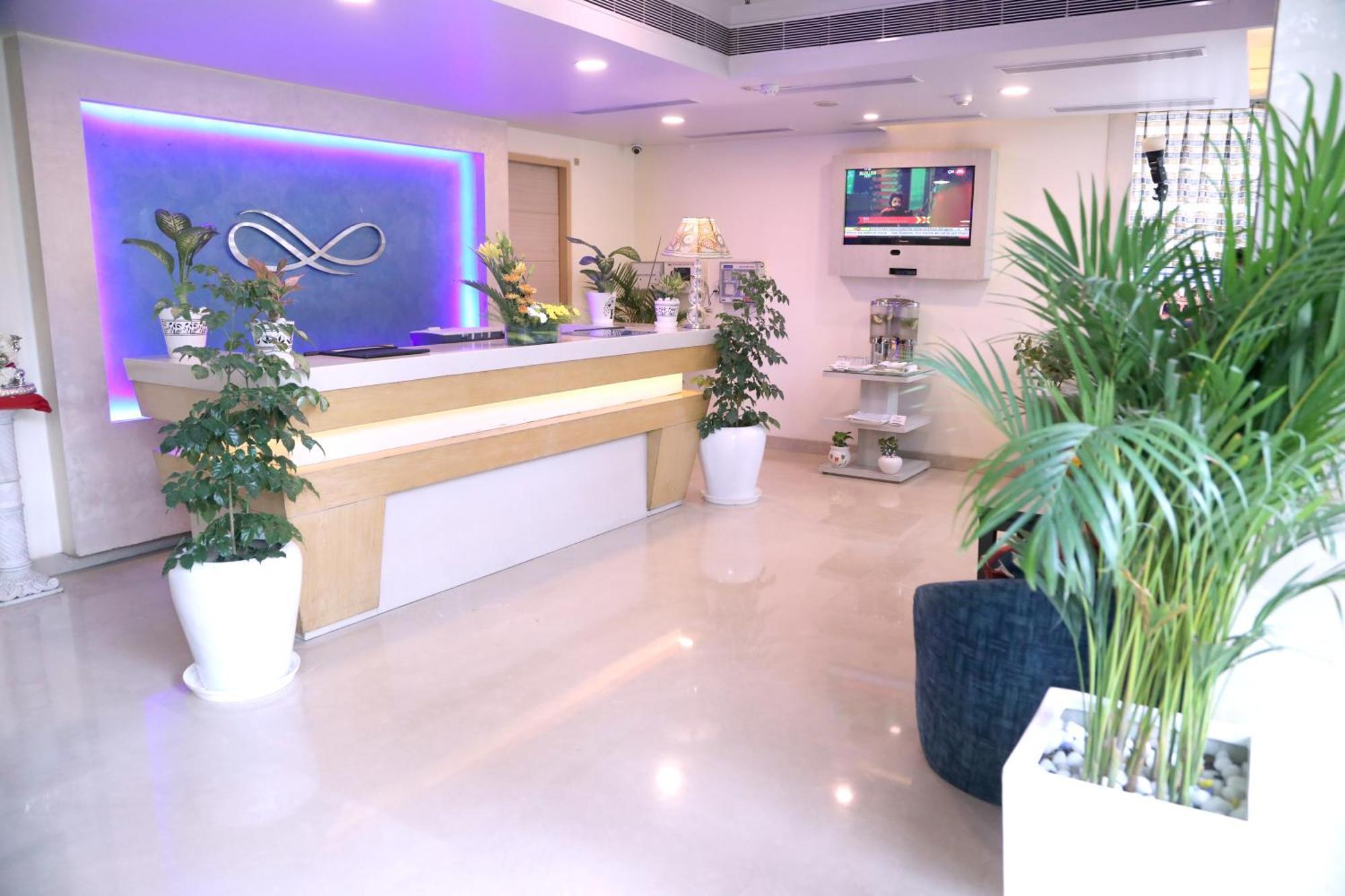 Sarovar Portico Naraina, Hotel New Delhi Bagian luar foto