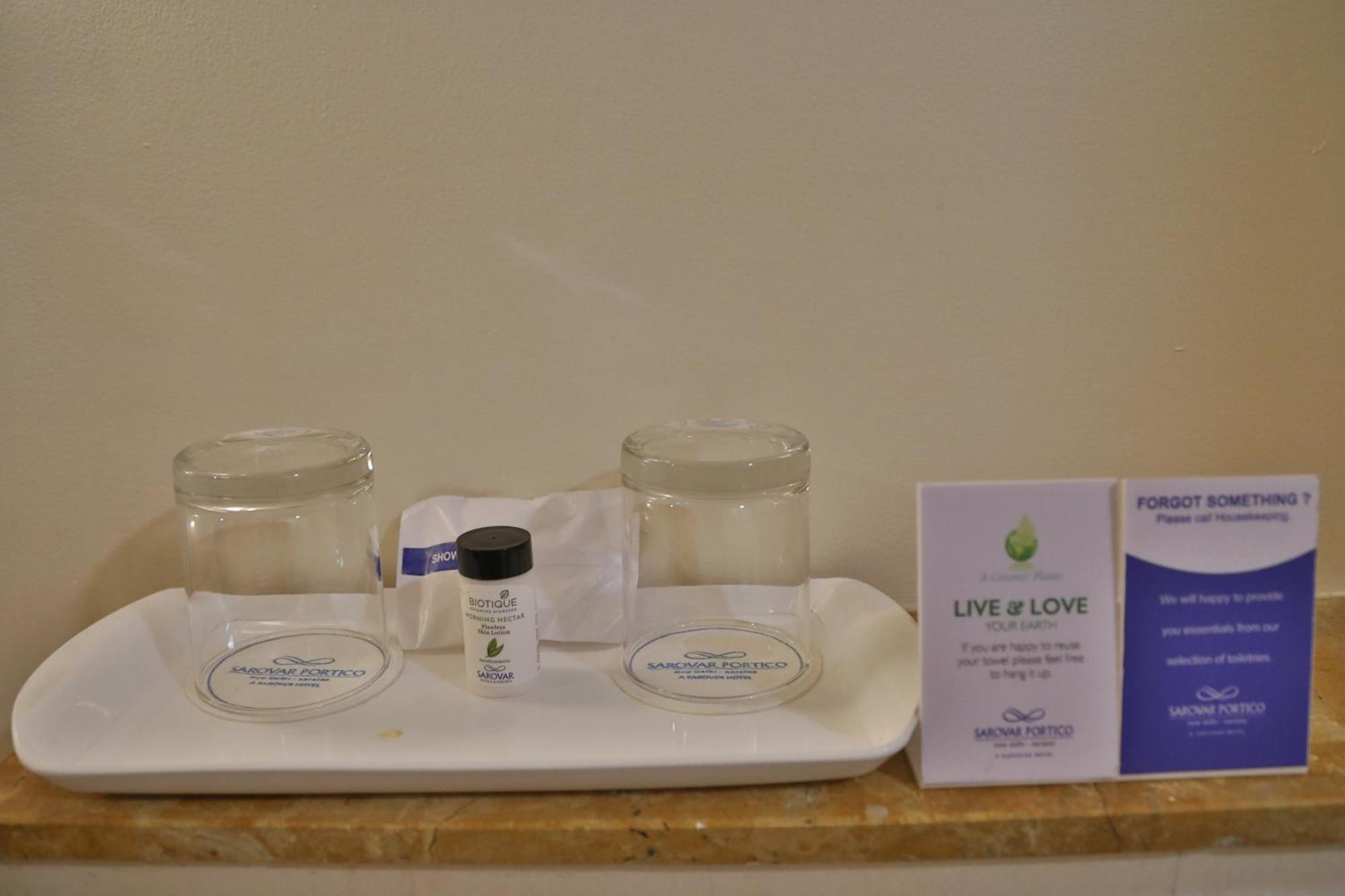 Sarovar Portico Naraina, Hotel New Delhi Bagian luar foto
