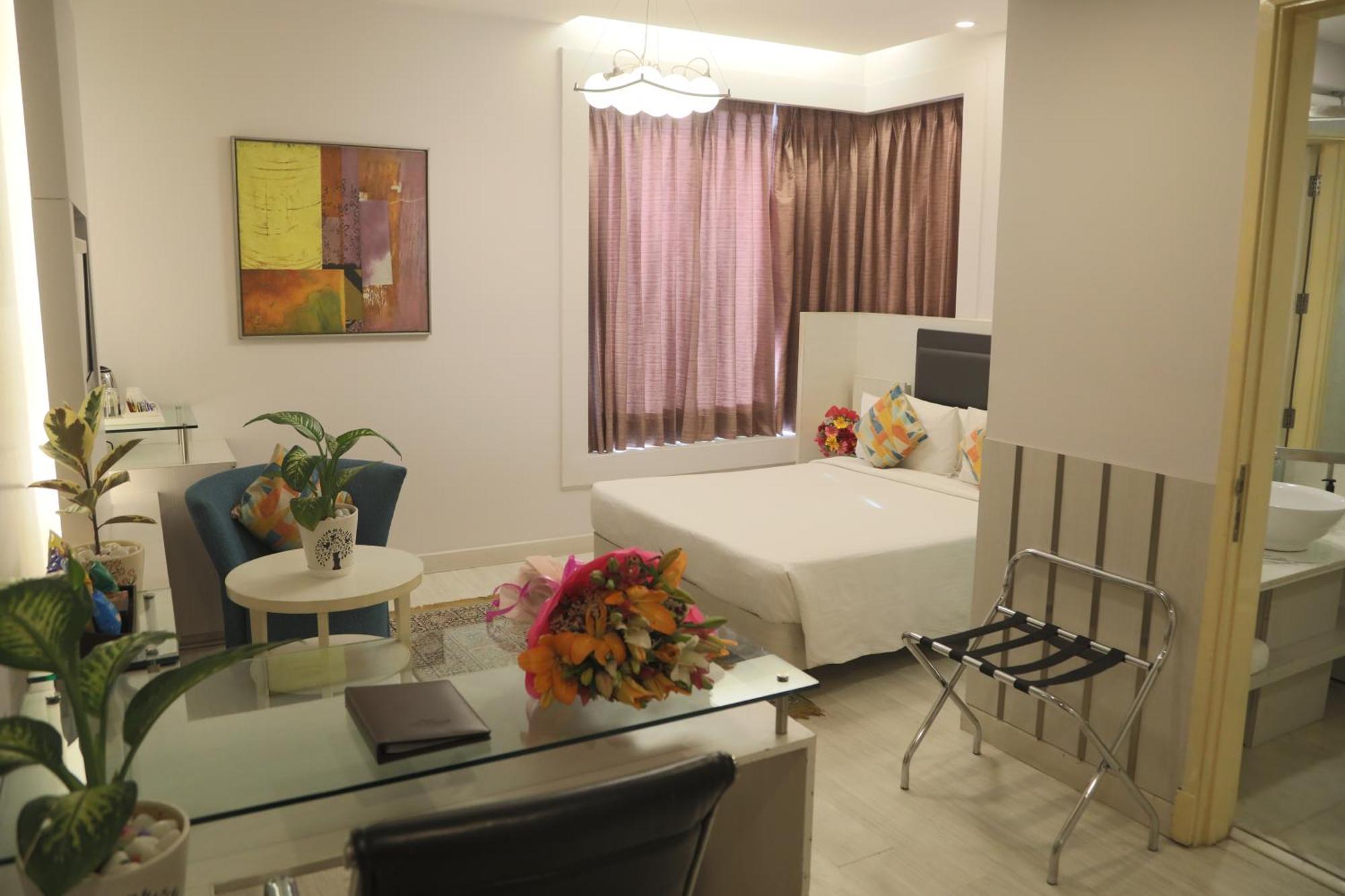 Sarovar Portico Naraina, Hotel New Delhi Bagian luar foto