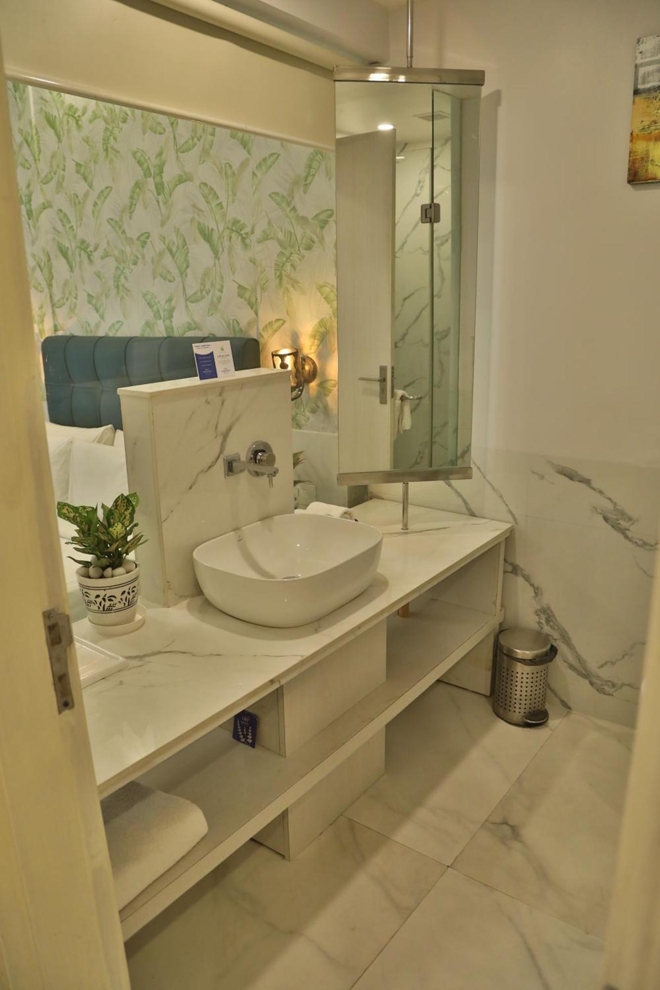 Sarovar Portico Naraina, Hotel New Delhi Bagian luar foto