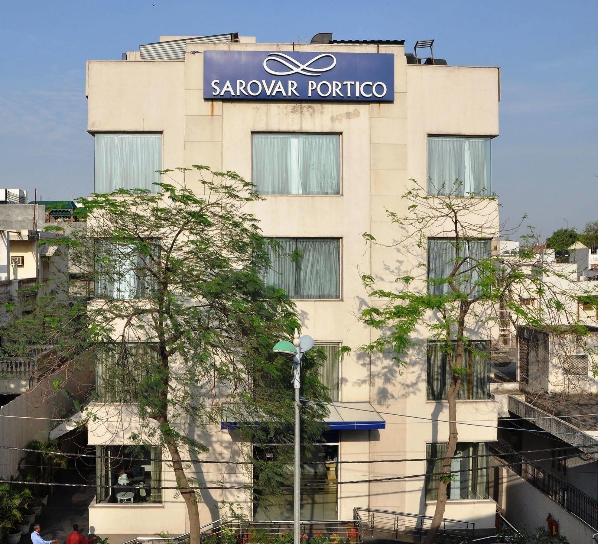 Sarovar Portico Naraina, Hotel New Delhi Bagian luar foto